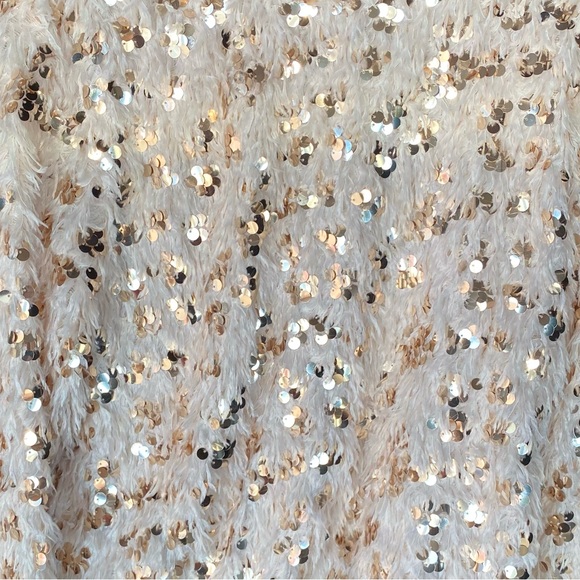 Elle Sequin Woven Top - Picture 10 of 10